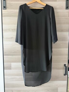 Carre Noir Black Chiffon High-Low V-Neck Long Sleeve Tunic
Dress Size M